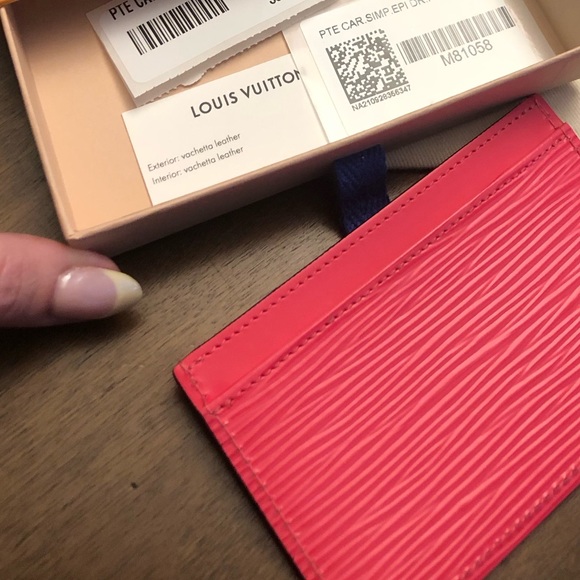 LOUIS VUITTON Epi leather card holder in Dragon Fruit - Picture 6 of 10